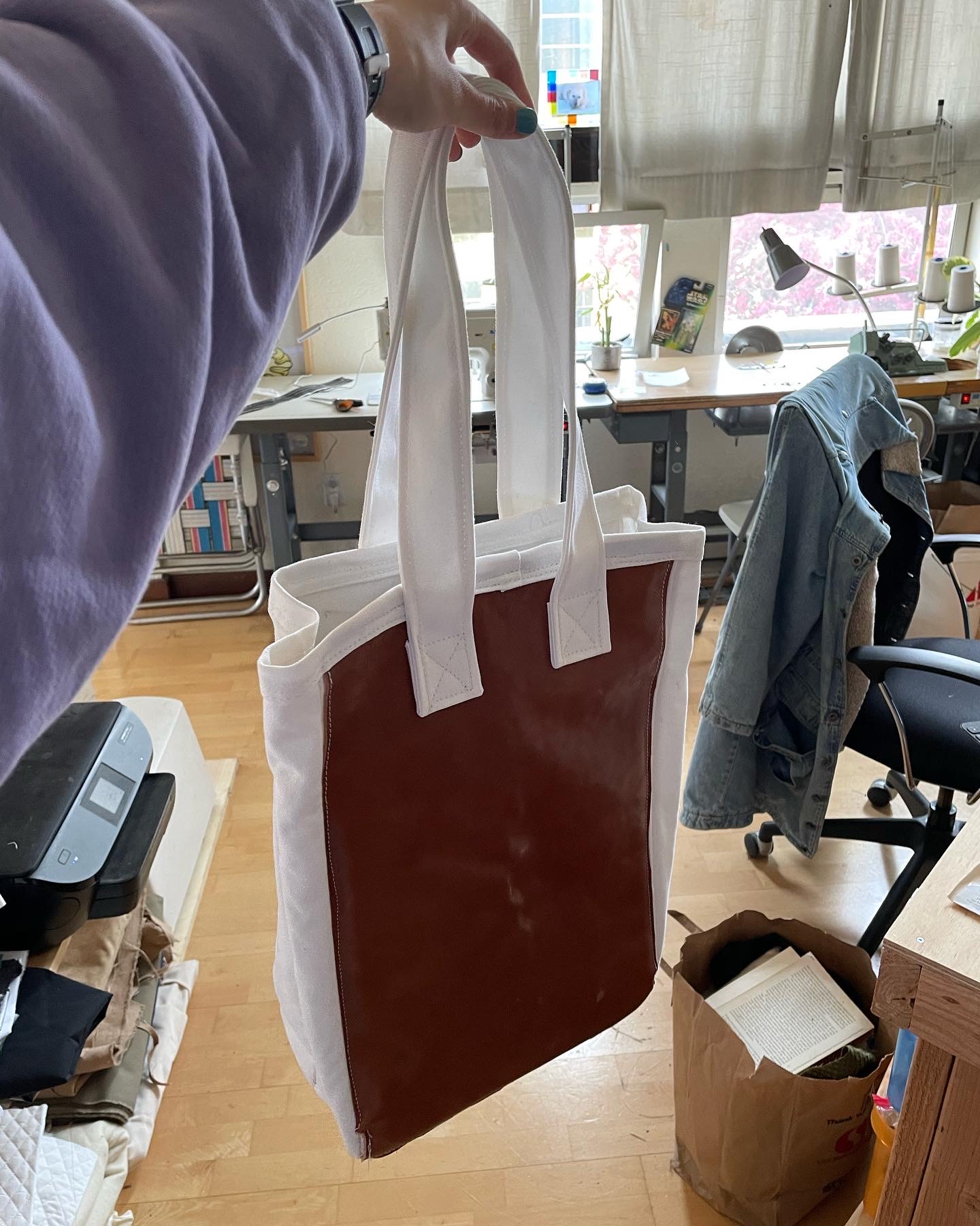 tote_front